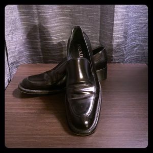 Women’s Prada Loafers size 38 (8m)